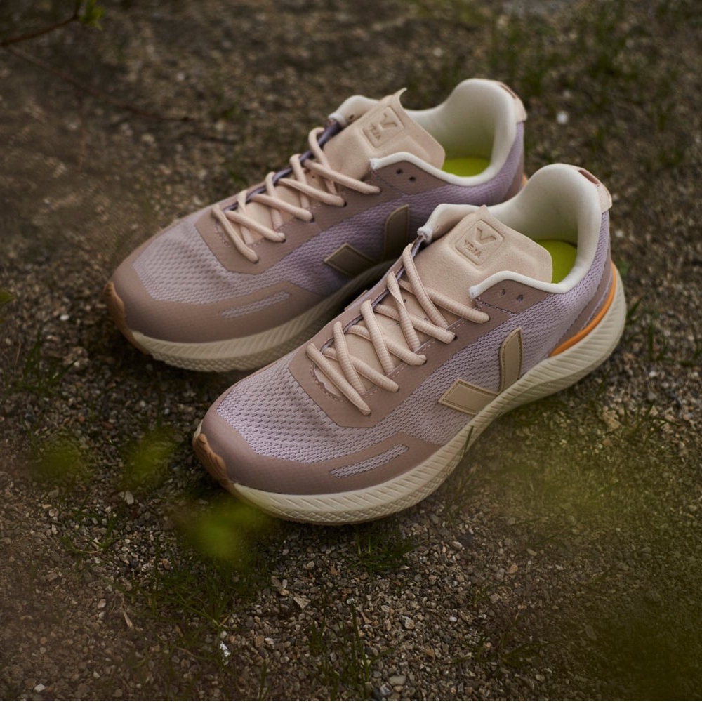 VEJA Impala Running Shoes